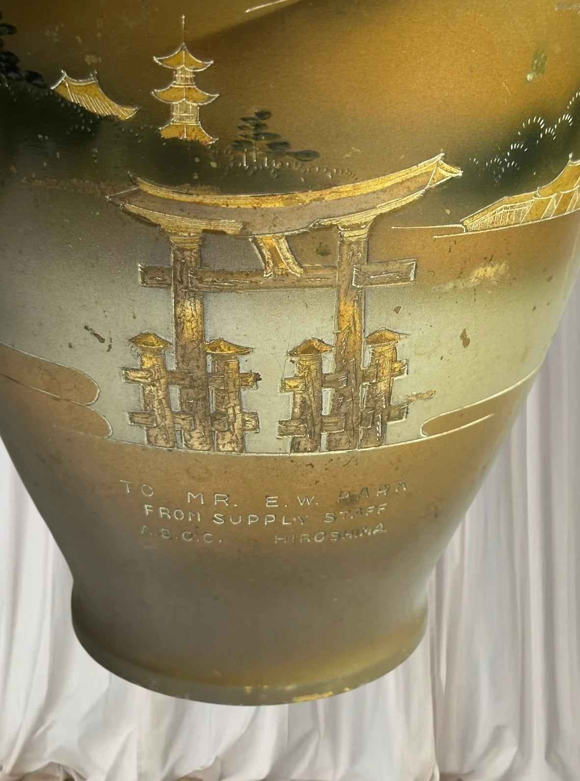 Vintage Hiroshima Japanese Ceramic Vase - Rare Gold Painted Collectible - Image 2