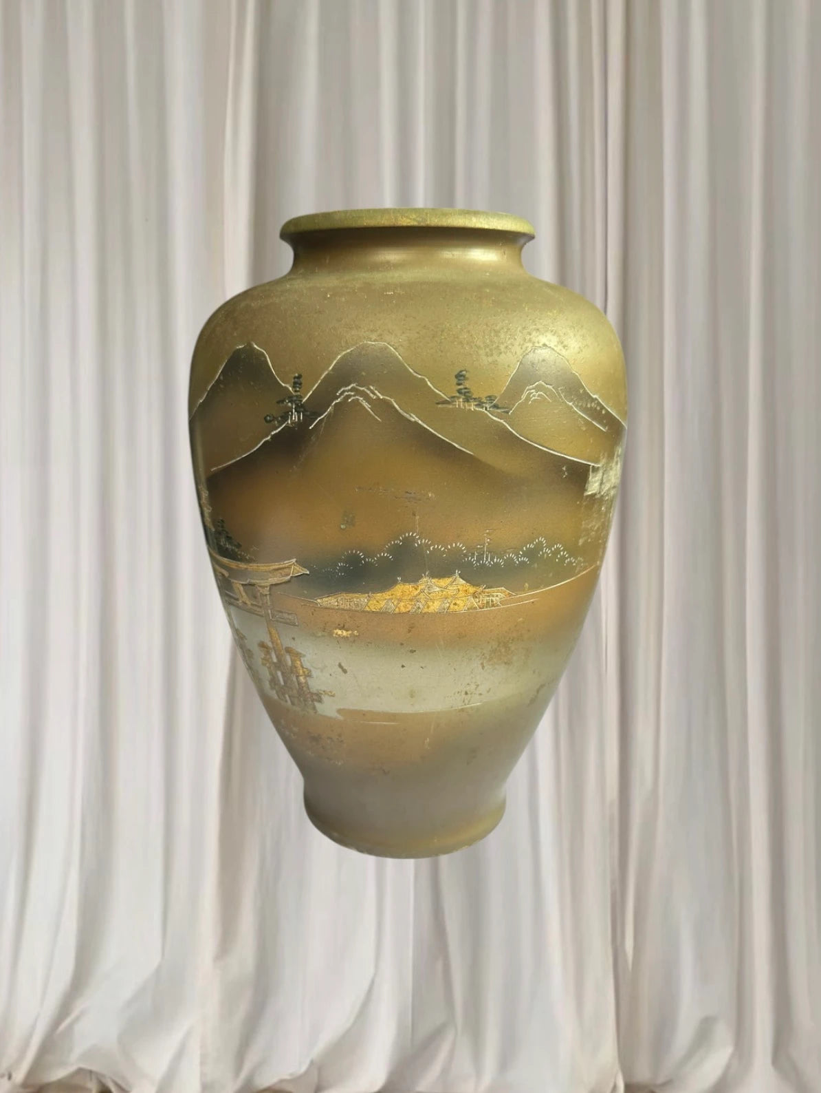 Vintage Hiroshima Japanese Ceramic Vase - Rare Gold Painted Collectible - Image 3
