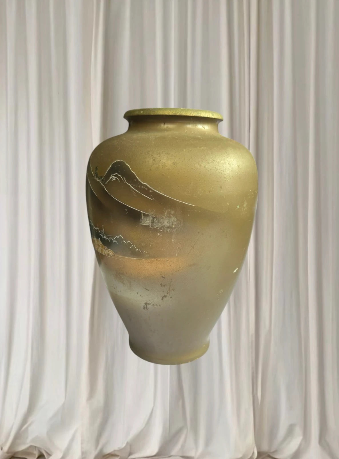 Vintage Hiroshima Japanese Ceramic Vase - Rare Gold Painted Collectible - Image 4