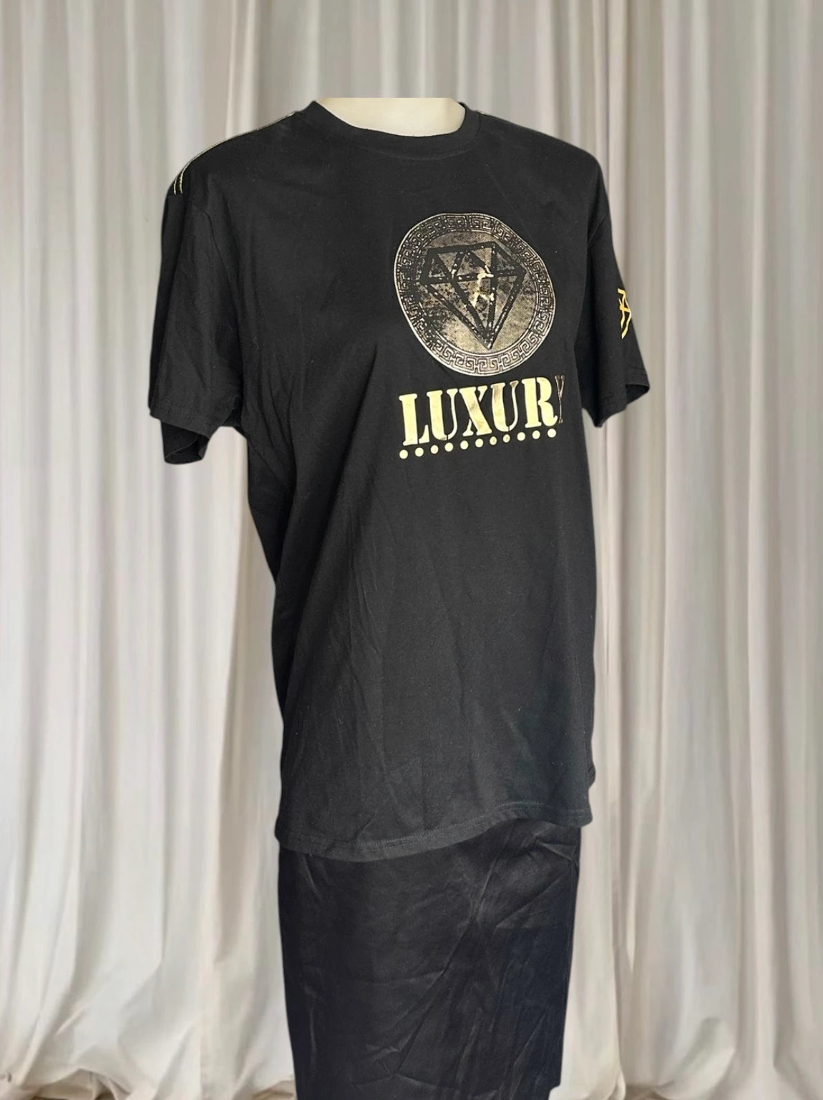 Diamond Supply Co. Luxury Graphic T-Shirt - Black And Gold Logo Tee - Image 4