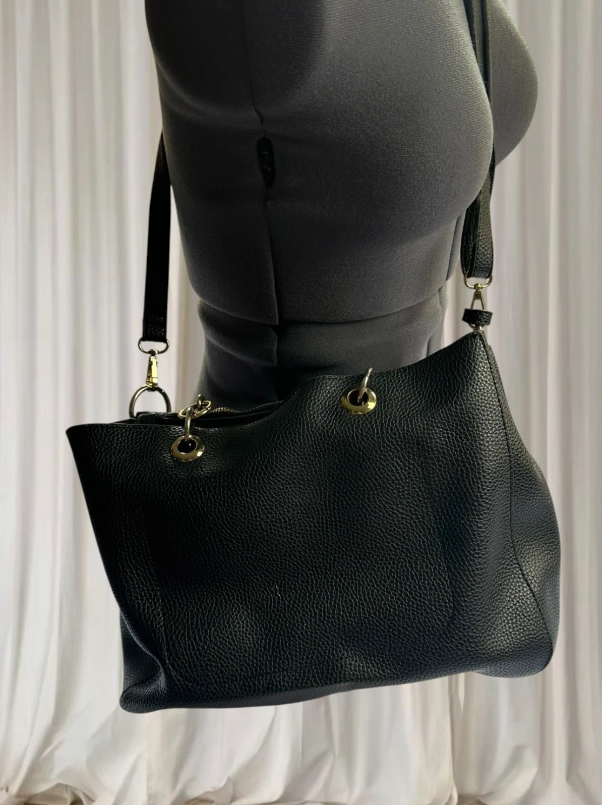 Andrew Marc Black Pebbled Faux Leather Handbag With Wooden Handles - Image 4