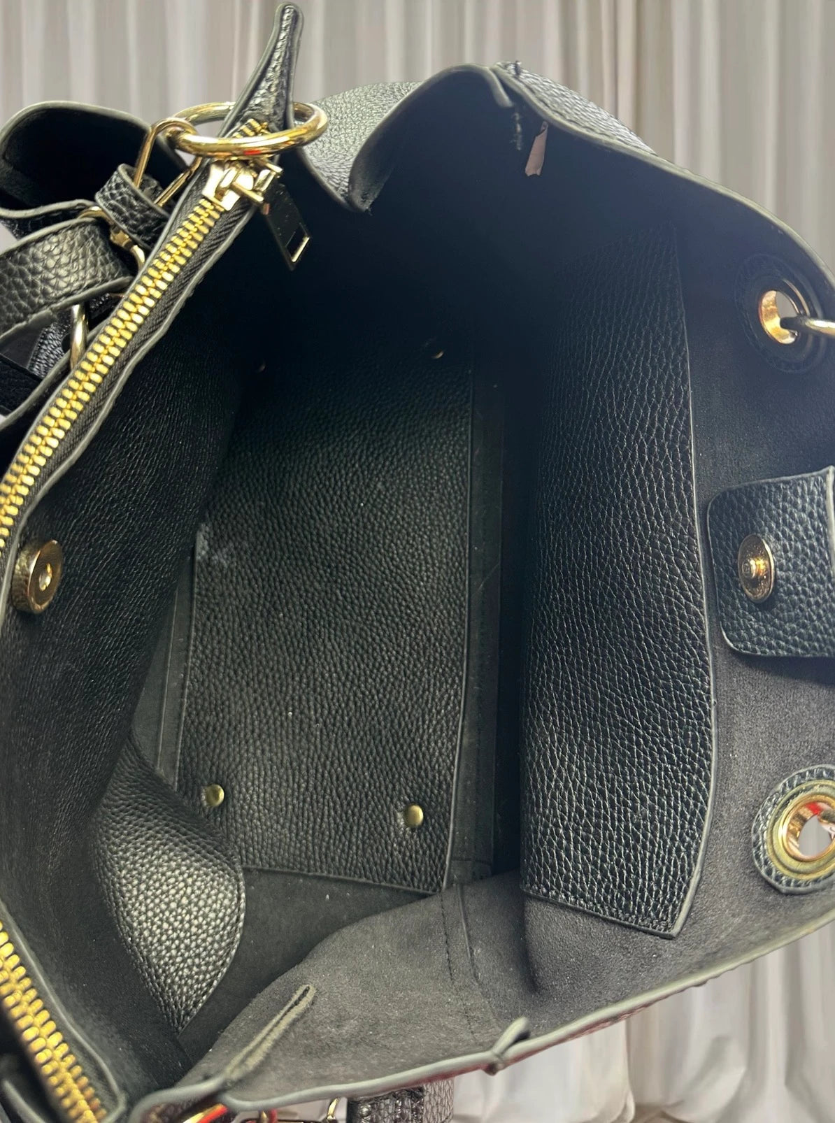 Andrew Marc Black Pebbled Faux Leather Handbag With Wooden Handles - Image 6