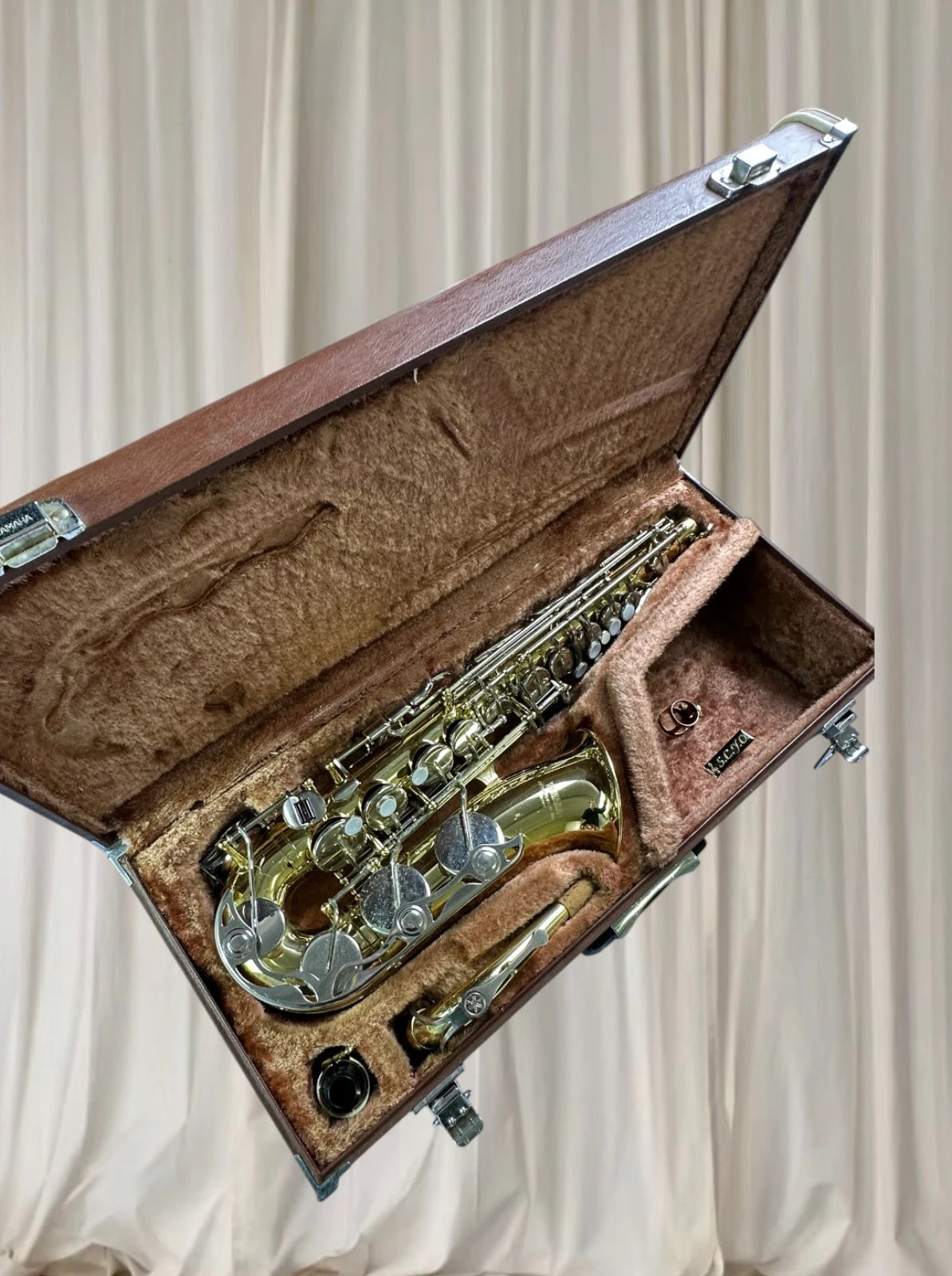 Yamaha AS-100 Alto Saxophone - Professional Quality Instrument with Hard Case - Image 2