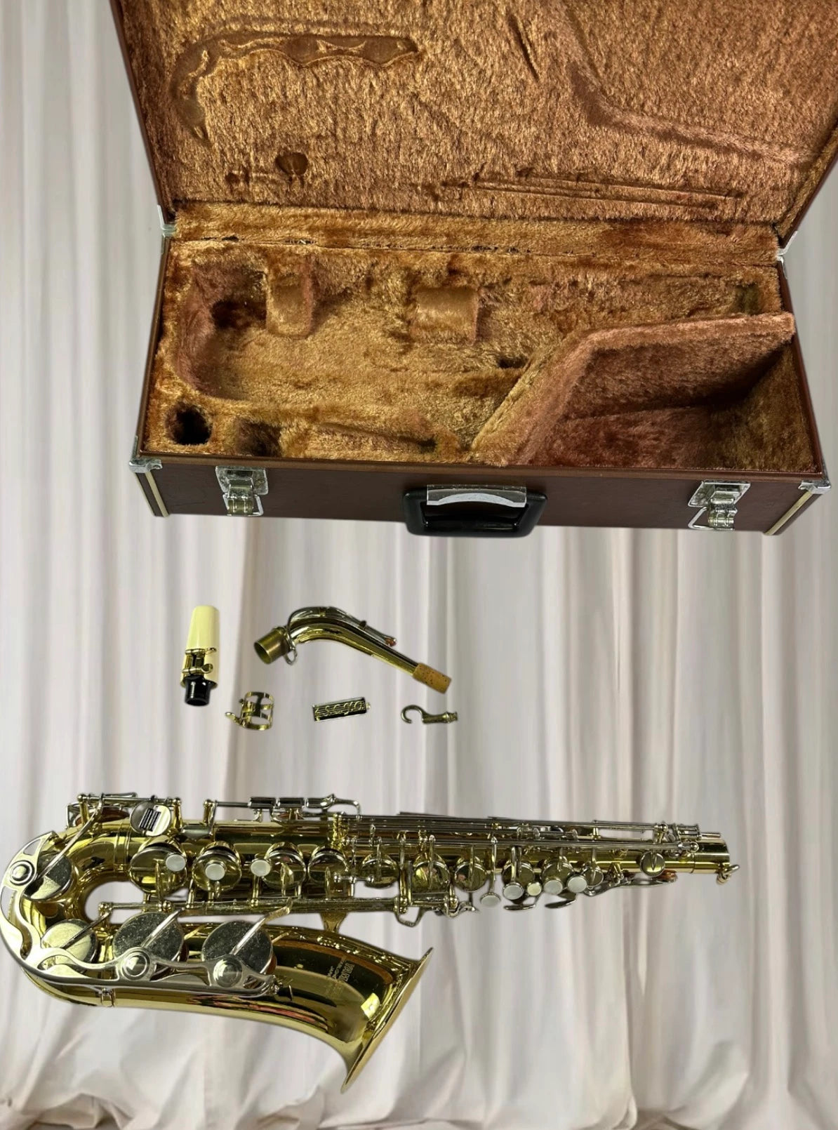 Yamaha AS-100 Alto Saxophone - Professional Quality Instrument with Hard Case - Image 3