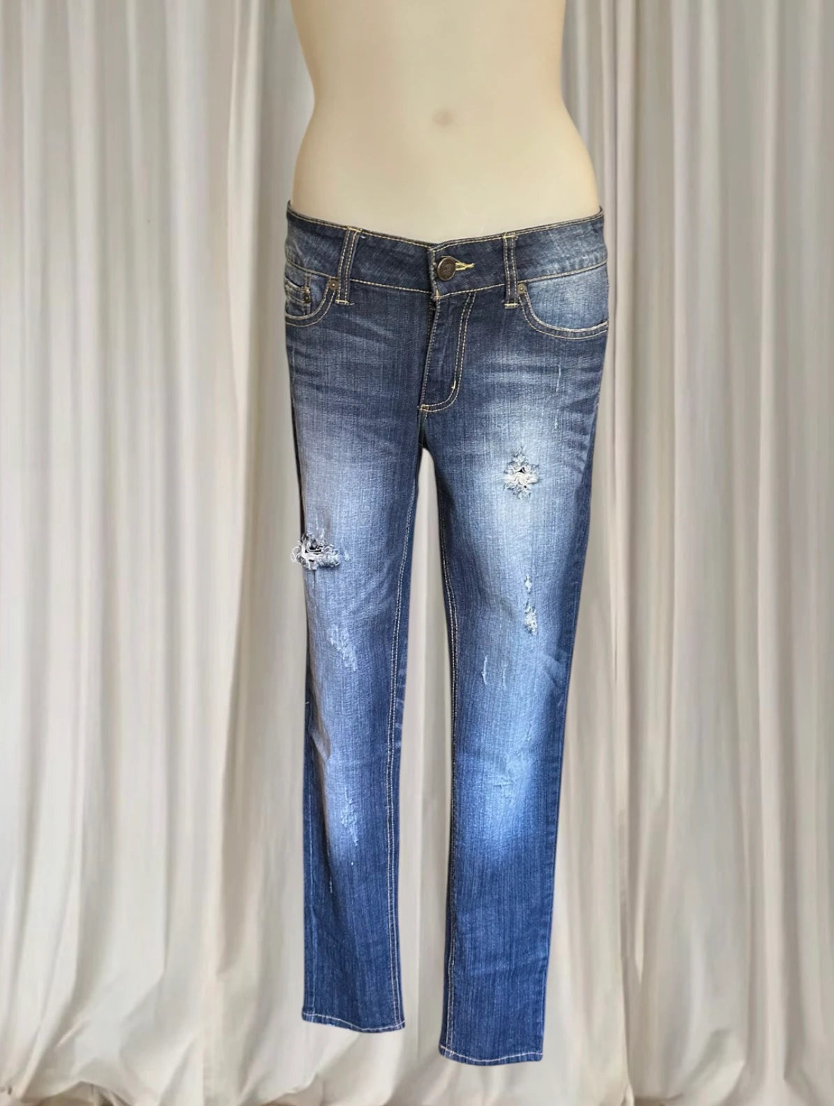 Indigo Rein Women's Distressed Embroidered Back Pocket Jeans - Blue Denim - Image 3