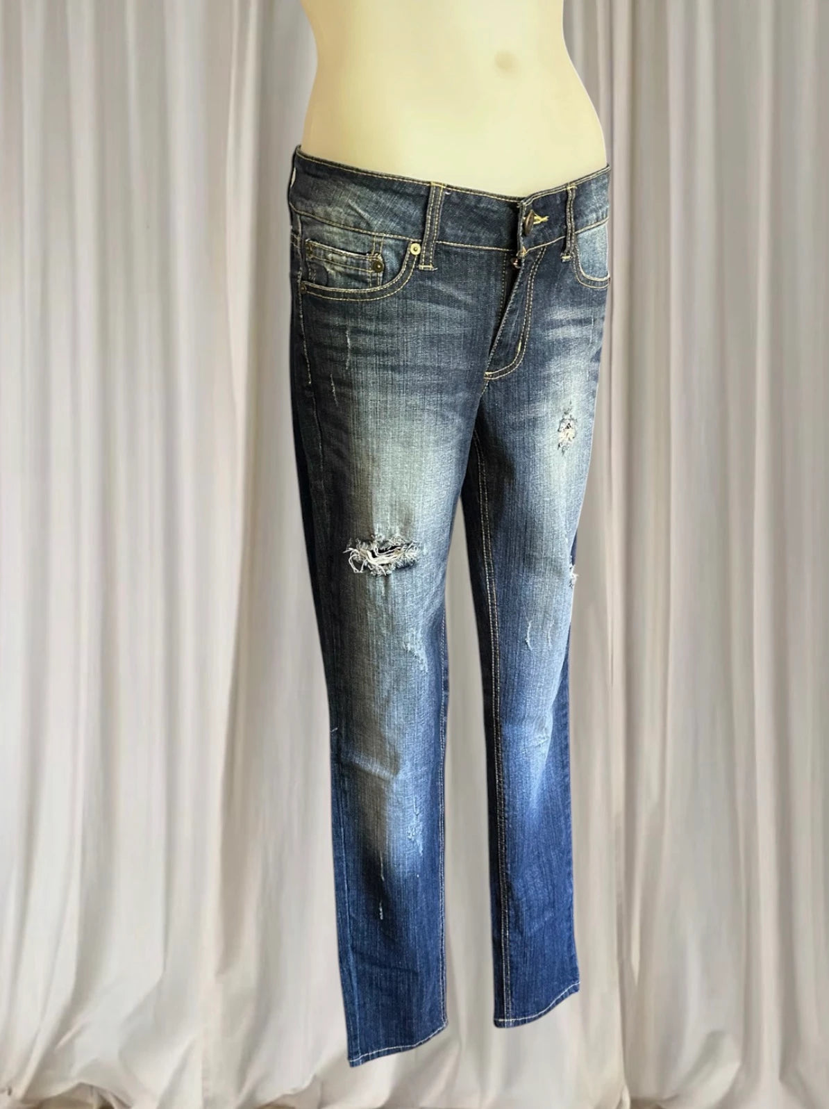 Indigo Rein Women's Distressed Embroidered Back Pocket Jeans - Blue Denim - Image 4