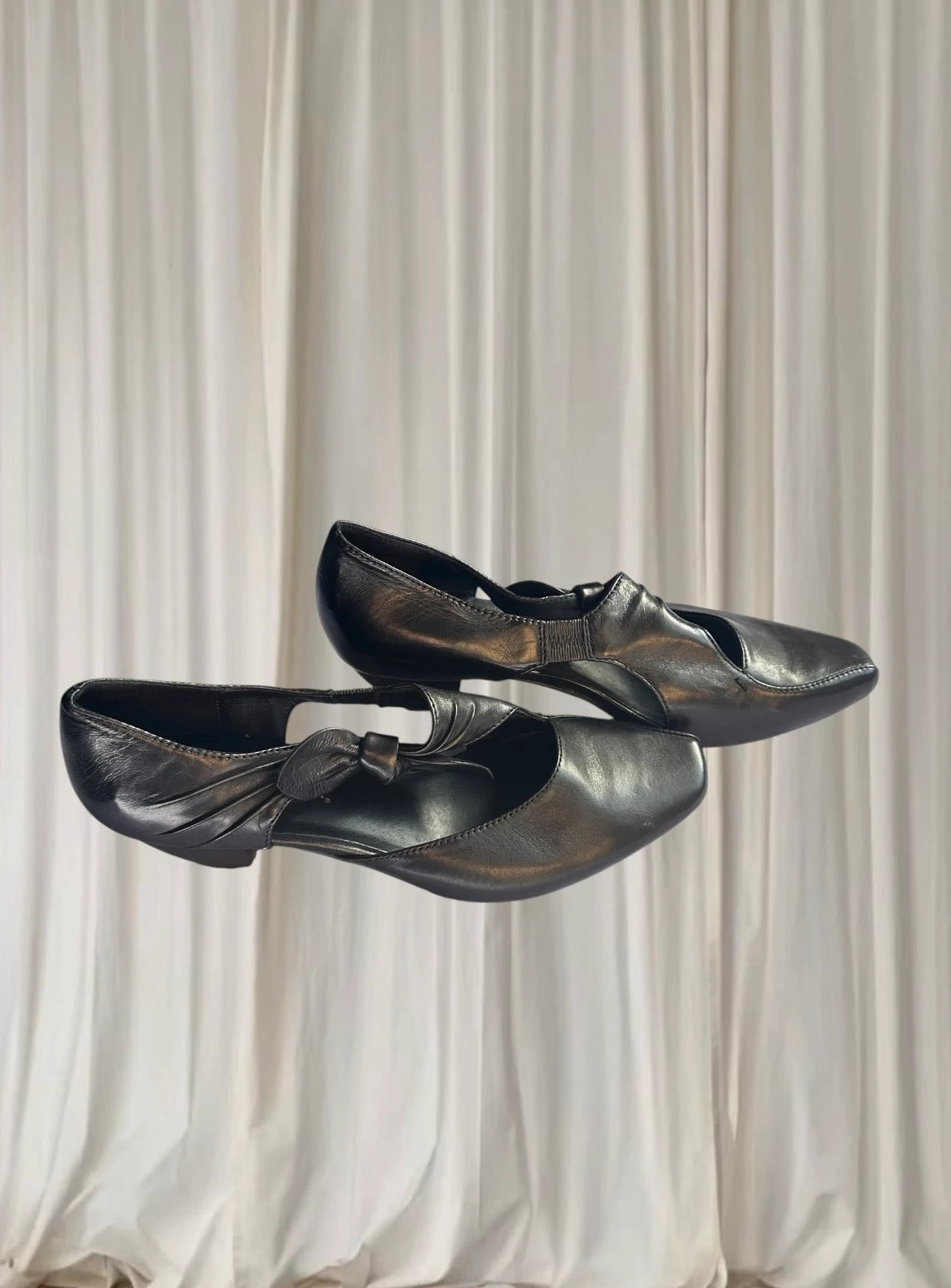 Vintage Valeria Grossi Mary Jane Heels - Premium Black Leather with Knot Detail - Image 3