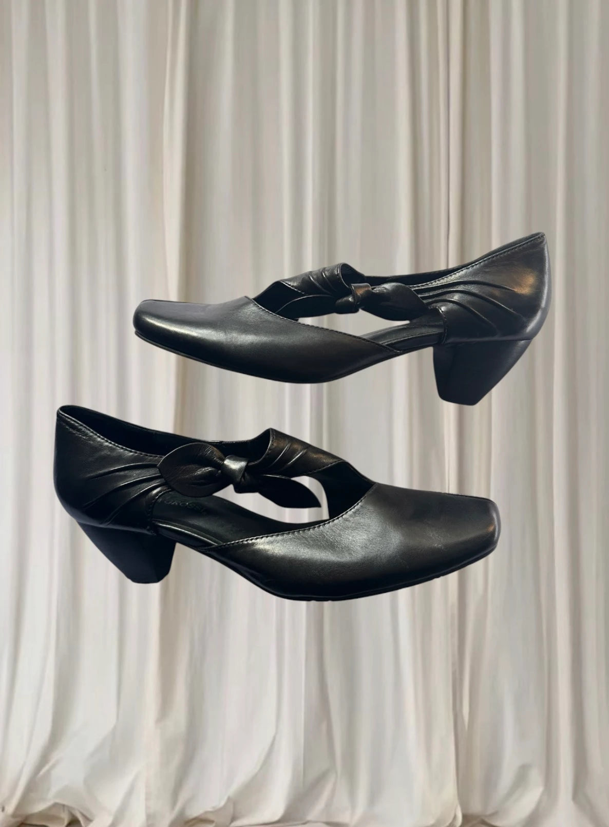 Vintage Valeria Grossi Mary Jane Heels - Premium Black Leather with Knot Detail - Image 2