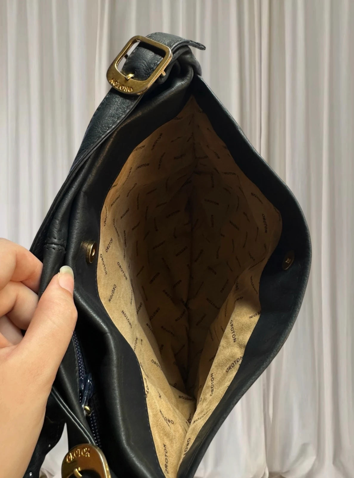 Oroton Shoulder Bag - Vintage Black Leather With Gold Tone Hardware - Image 5