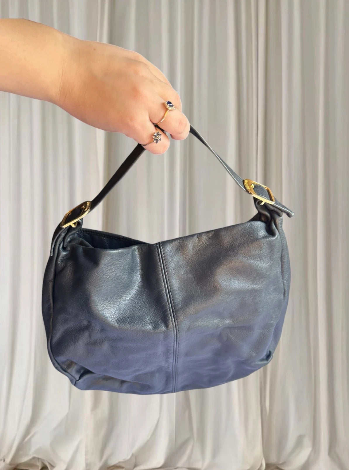 Oroton Shoulder Bag - Vintage Black Leather With Gold Tone Hardware - Image 4