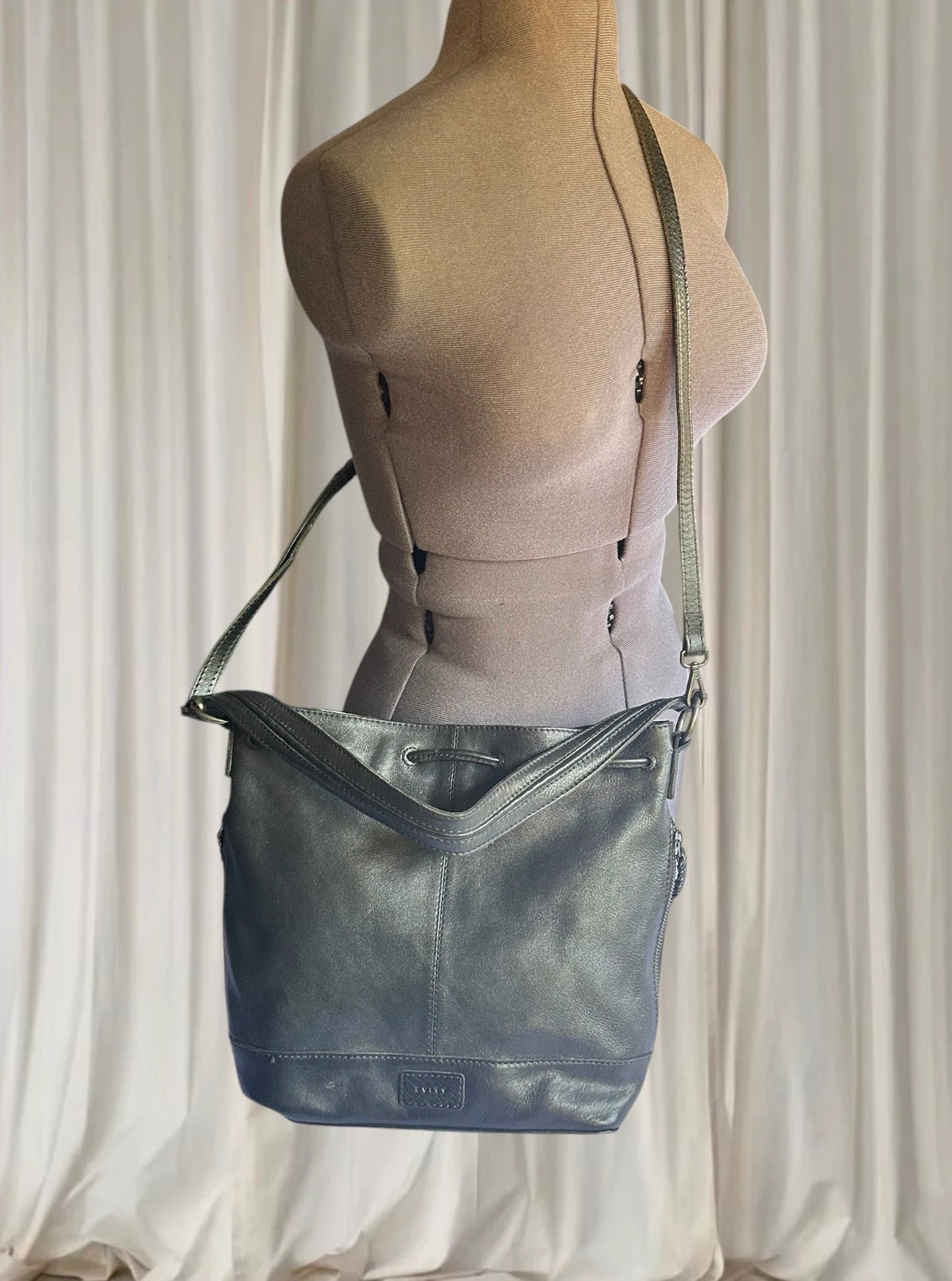 Evity Genuine Leather Bucket Bag - Vintage Black Crossbody Handbag - Image 1