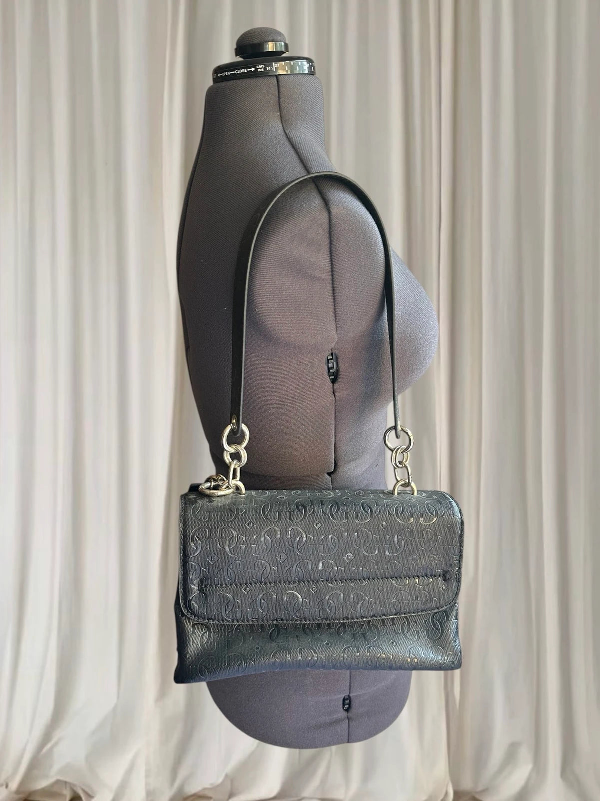 Guess Y2K Shoulder Bag - Iconic Logo Embossed Classic Black Handbag - Image 2