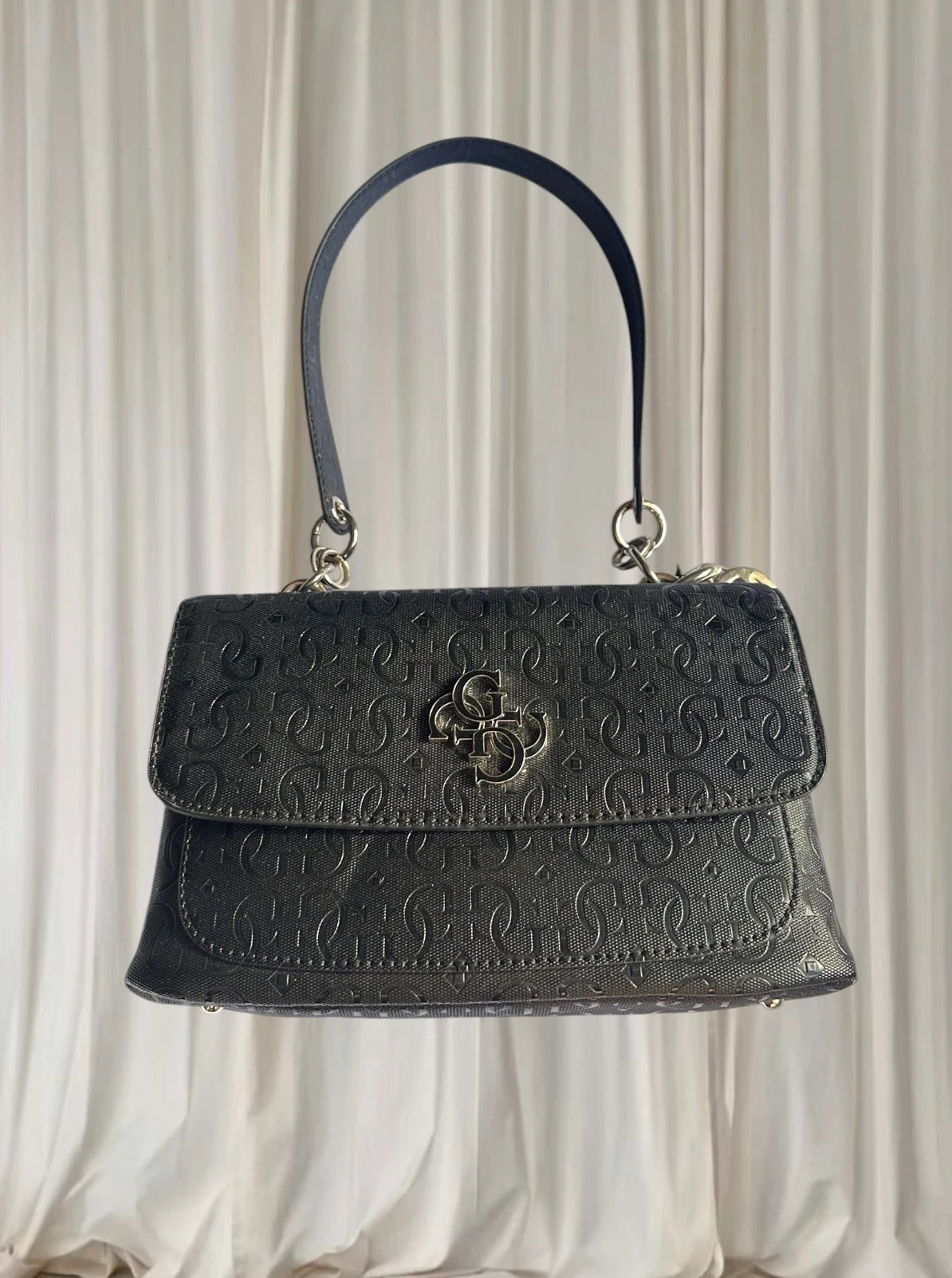Guess Y2K Shoulder Bag - Iconic Logo Embossed Classic Black Handbag - Image 3