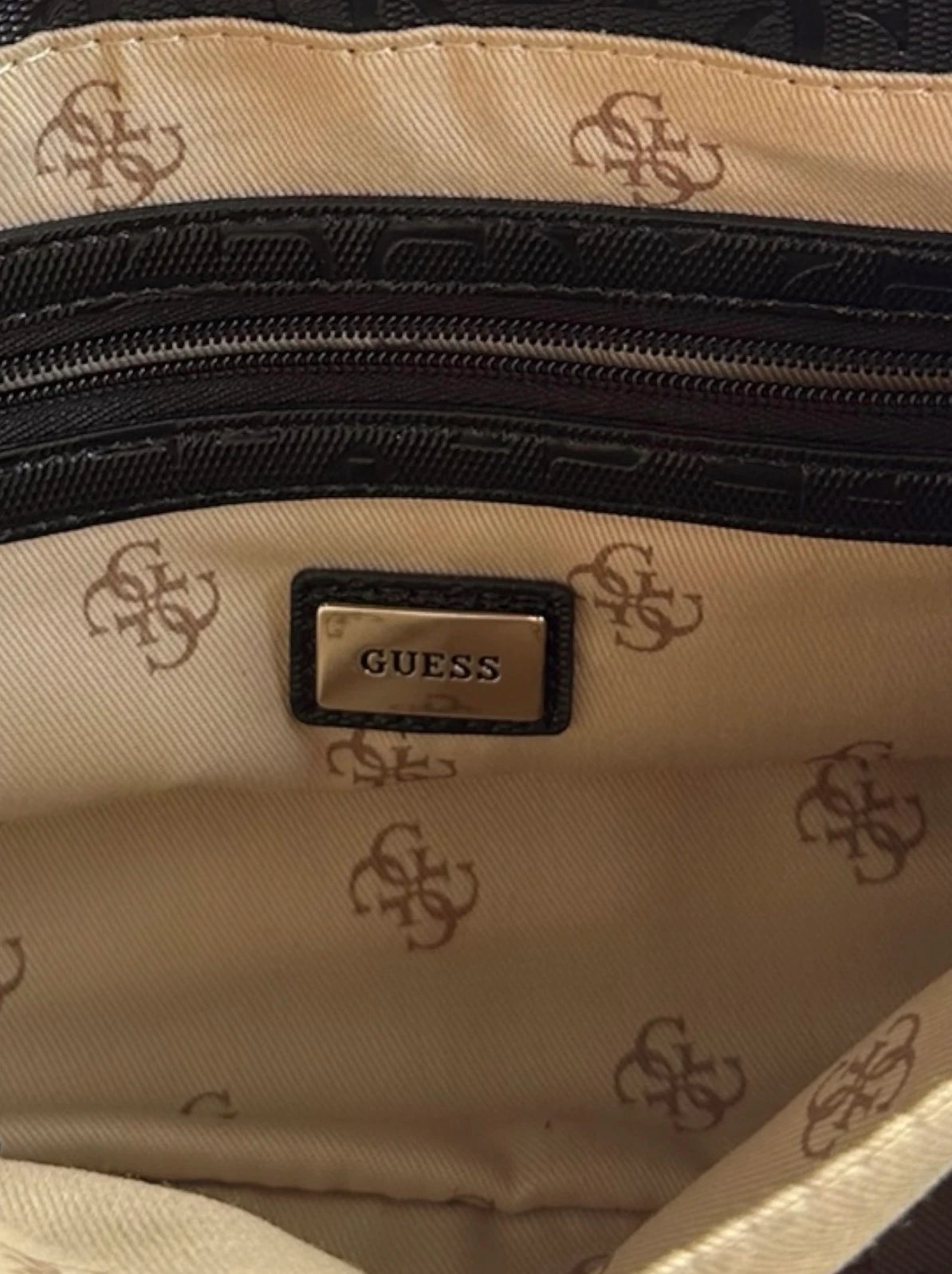 Guess Y2K Shoulder Bag - Iconic Logo Embossed Classic Black Handbag - Image 7