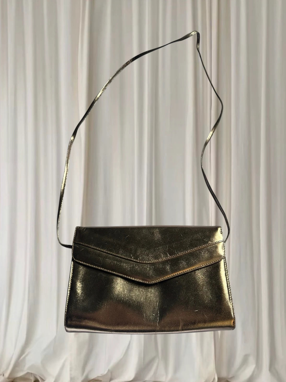 Hermes Metallic Gold Envelope Crossbody Bag - Elegant Evening Accessory - Image 3