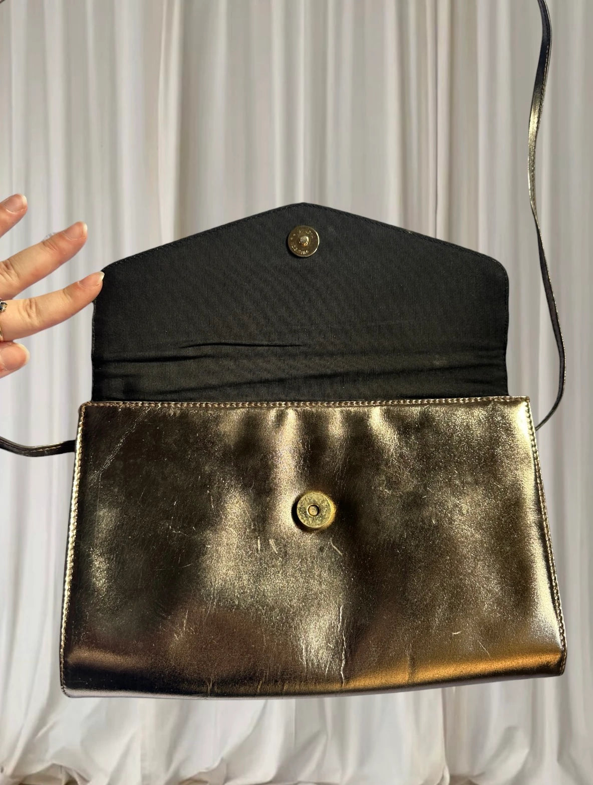 Hermes Metallic Gold Envelope Crossbody Bag - Elegant Evening Accessory - Image 5