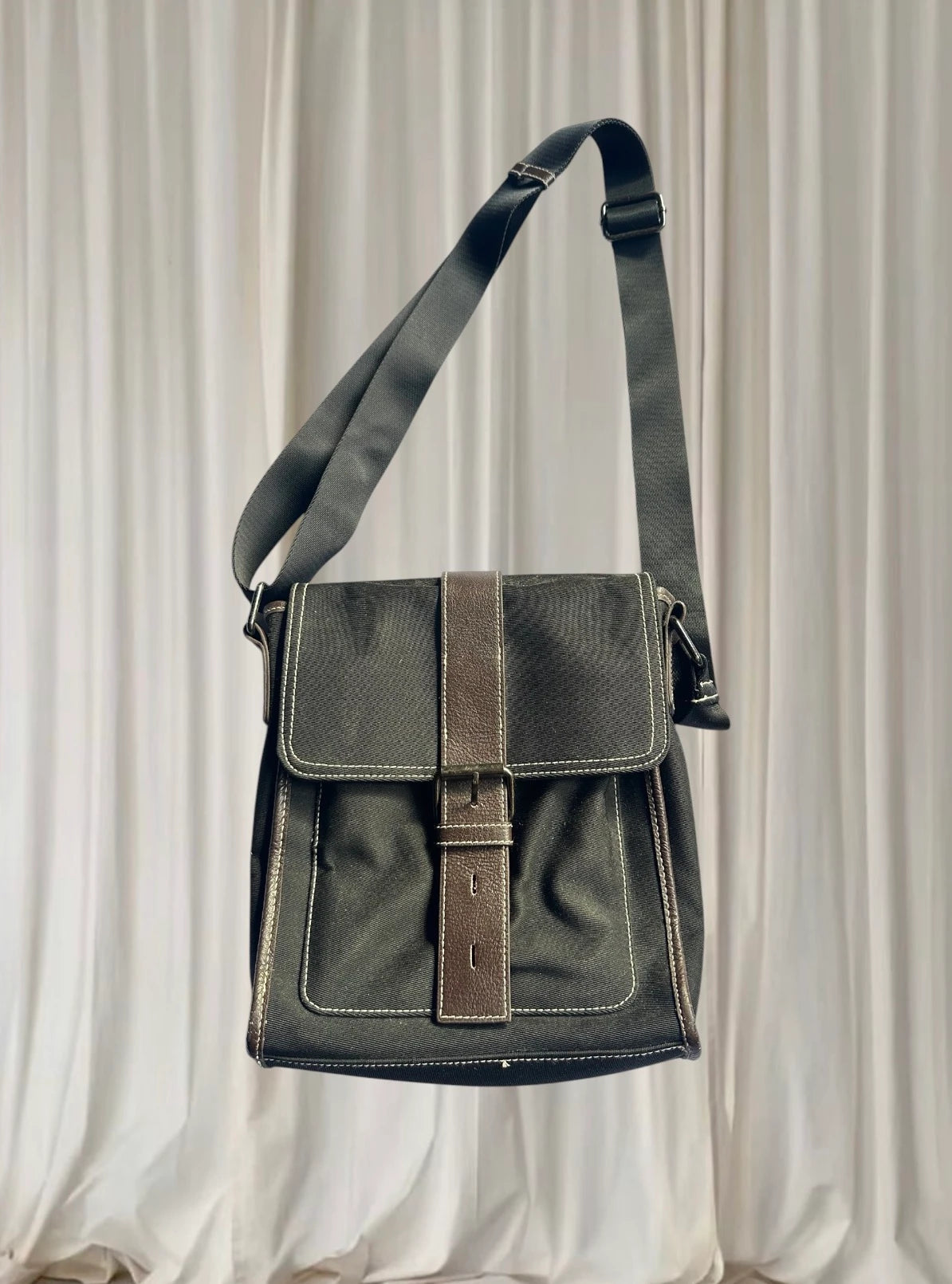 Alca Lines Crossbody Messenger Bag - Black Casual Everyday Carry - Image 3