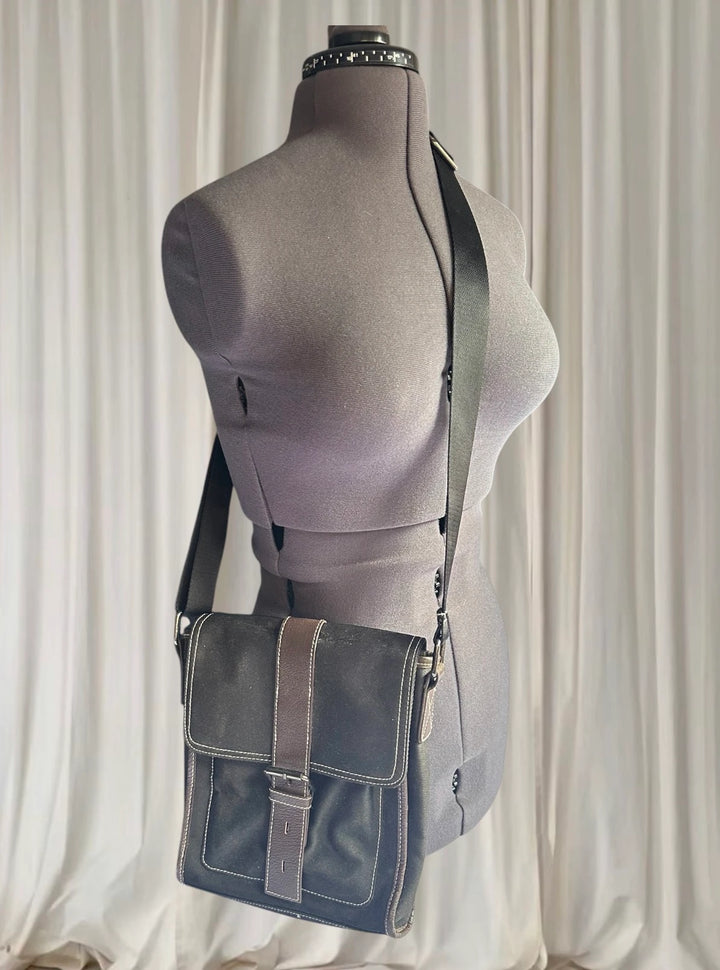 Alca Lines Crossbody Messenger Bag - Black Casual Everyday Carry - Image 1