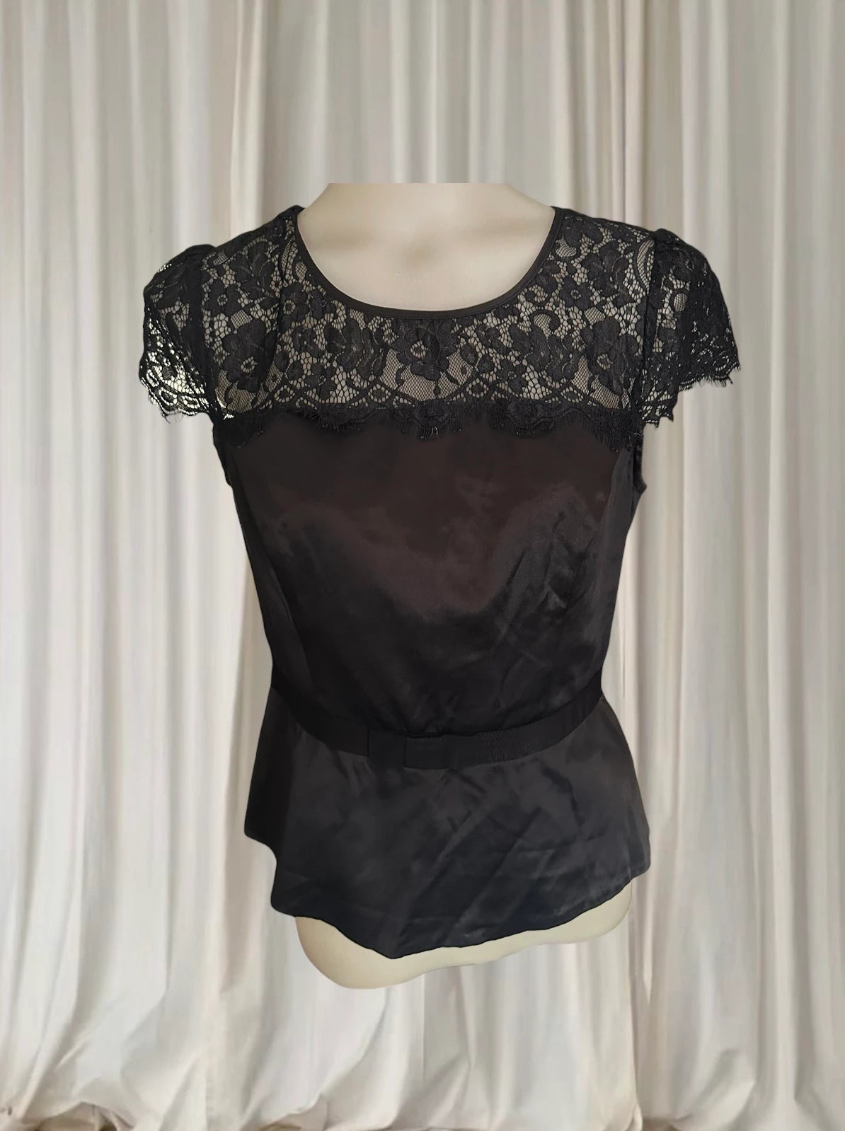 Review Elegant Black Lace Peplum Top - Cap Sleeve Women's AU 10 - Image 1