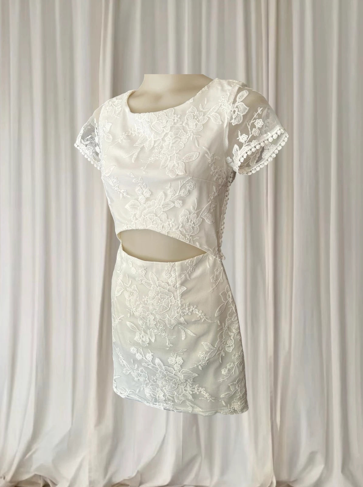 Xenia Boutique White Lace Cut-Out Mini Dress - Size AU 8 - Image 3