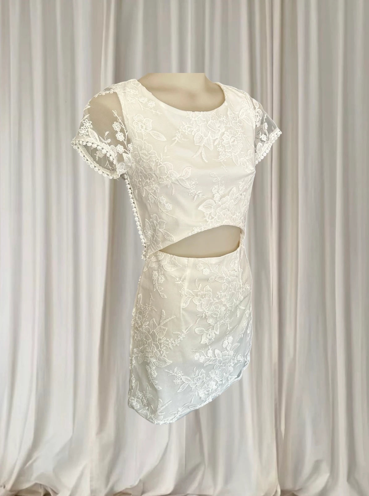 Xenia Boutique White Lace Cut-Out Mini Dress - Size AU 8 - Image 2