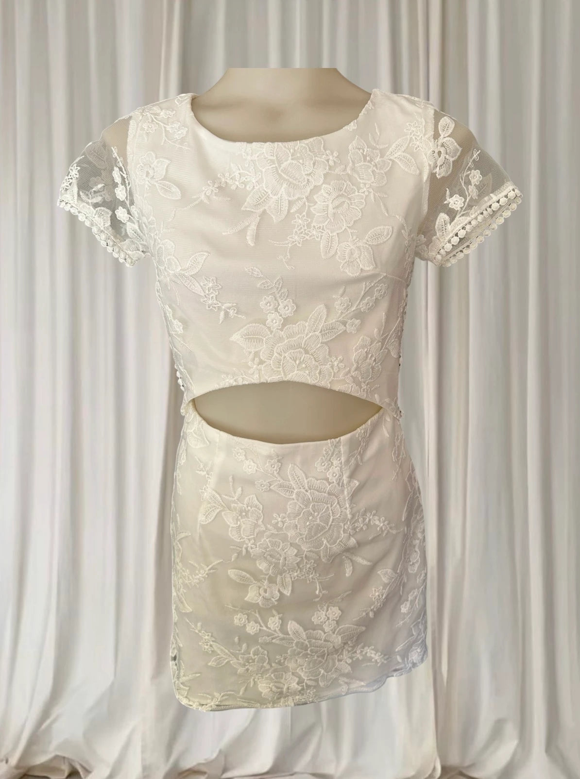 Xenia Boutique White Lace Cut-Out Mini Dress - Size AU 8 - Image 4