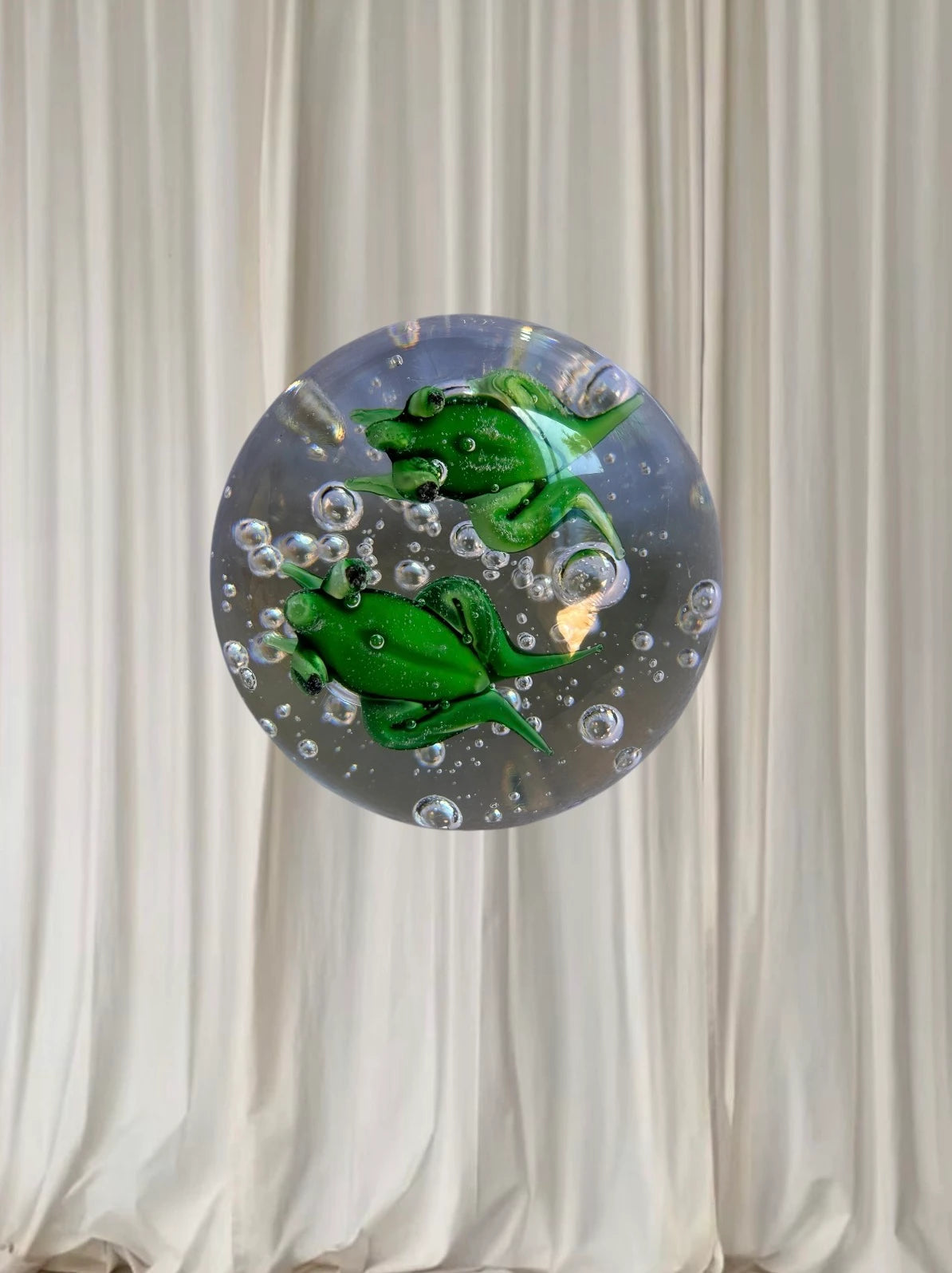 Artisan Vintage Art Glass Paperweight - Two Green Frogs with Controlled Bubbles - Image 3