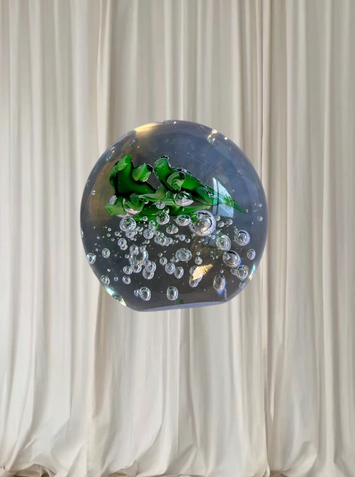 Artisan Vintage Art Glass Paperweight - Two Green Frogs with Controlled Bubbles - Image 4