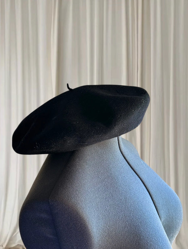 Vrai Basque Classic Black Wool Beret - Image 1
