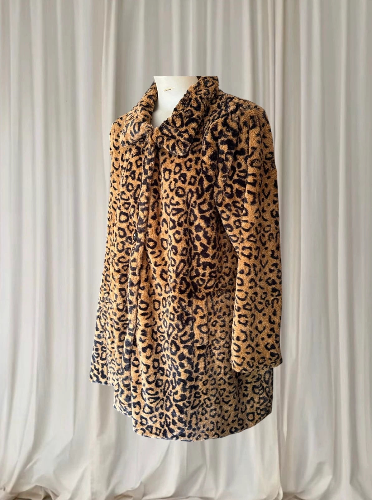 Vintage Style Faux Fur Coat - Statement Leopard Print Winter Outerwear - Image 2