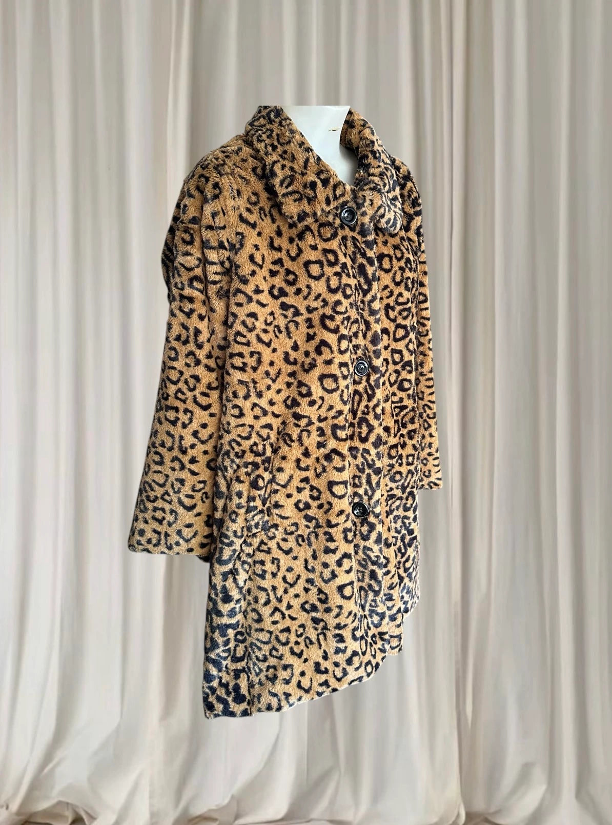 Vintage Style Faux Fur Coat - Statement Leopard Print Winter Outerwear - Image 5