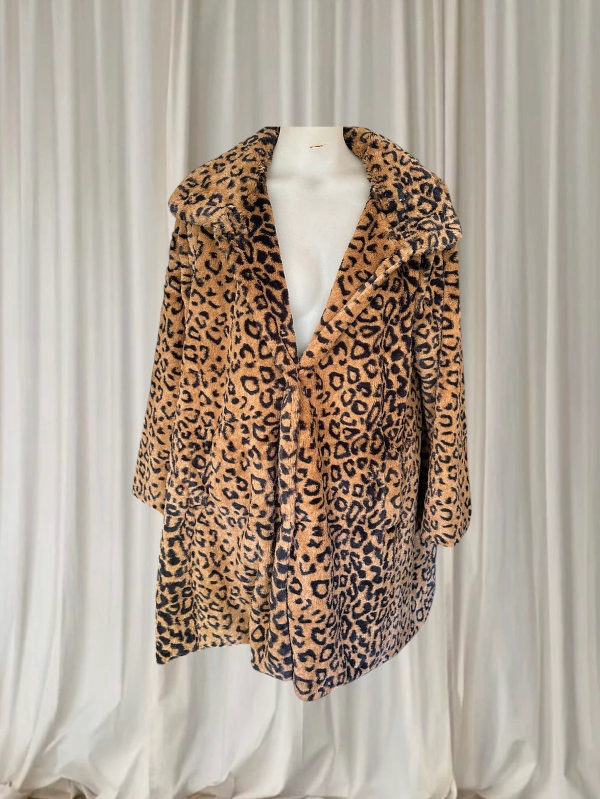 Vintage Style Faux Fur Coat - Statement Leopard Print Winter Outerwear - Image 3