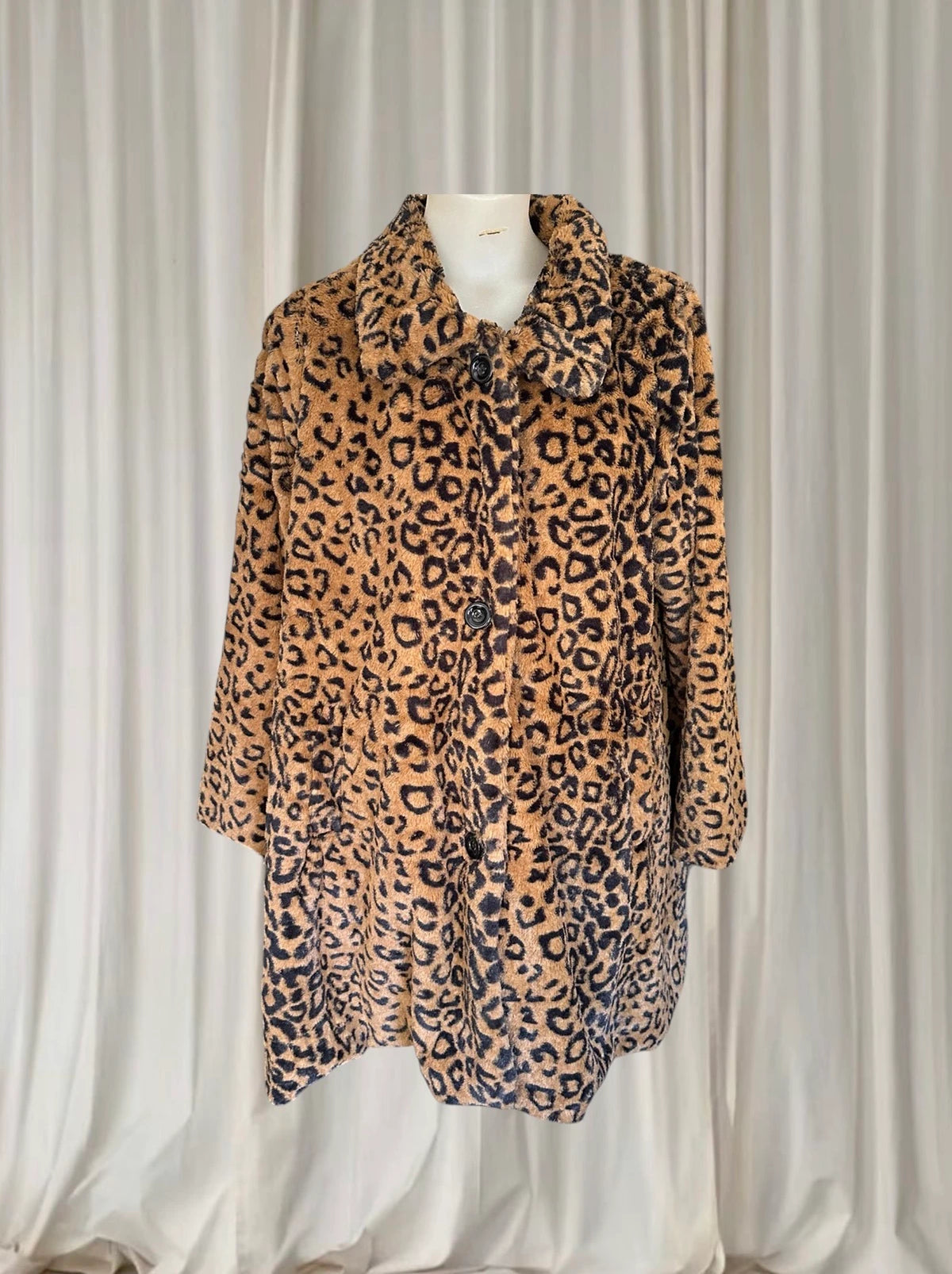 Vintage Style Faux Fur Coat - Statement Leopard Print Winter Outerwear - Image 1