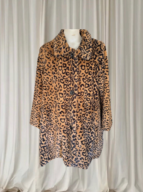 Vintage Style Faux Fur Coat - Statement Leopard Print Winter Outerwear - Image 1