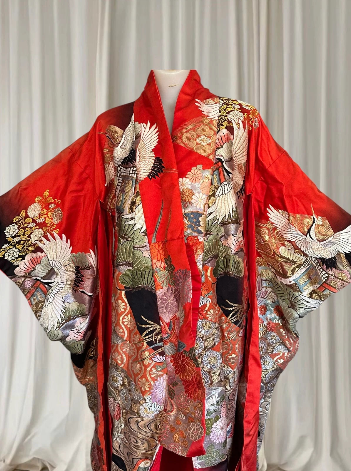 Vintage Japanese Uchikake Furisode Wedding Kimono - Intricate Crane and Floral Embroidery - Image 6