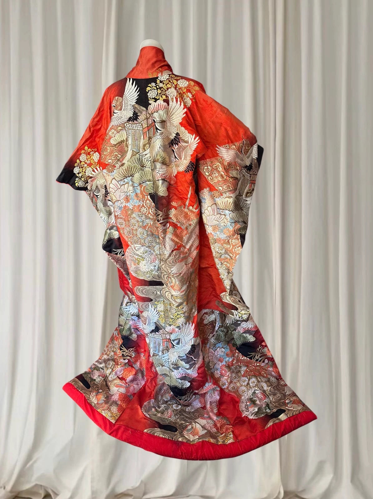 Vintage Japanese Uchikake Furisode Wedding Kimono - Intricate Crane and Floral Embroidery - Image 4