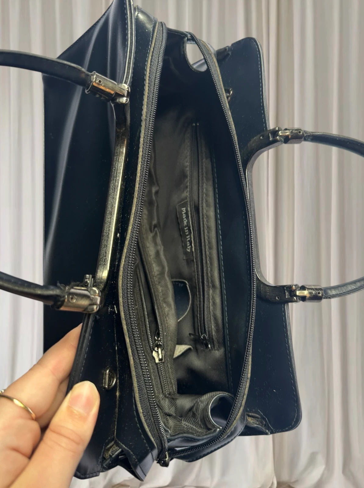 C.Valentino Vintage Structured Leather Handbag - Made In Italy - Image 4