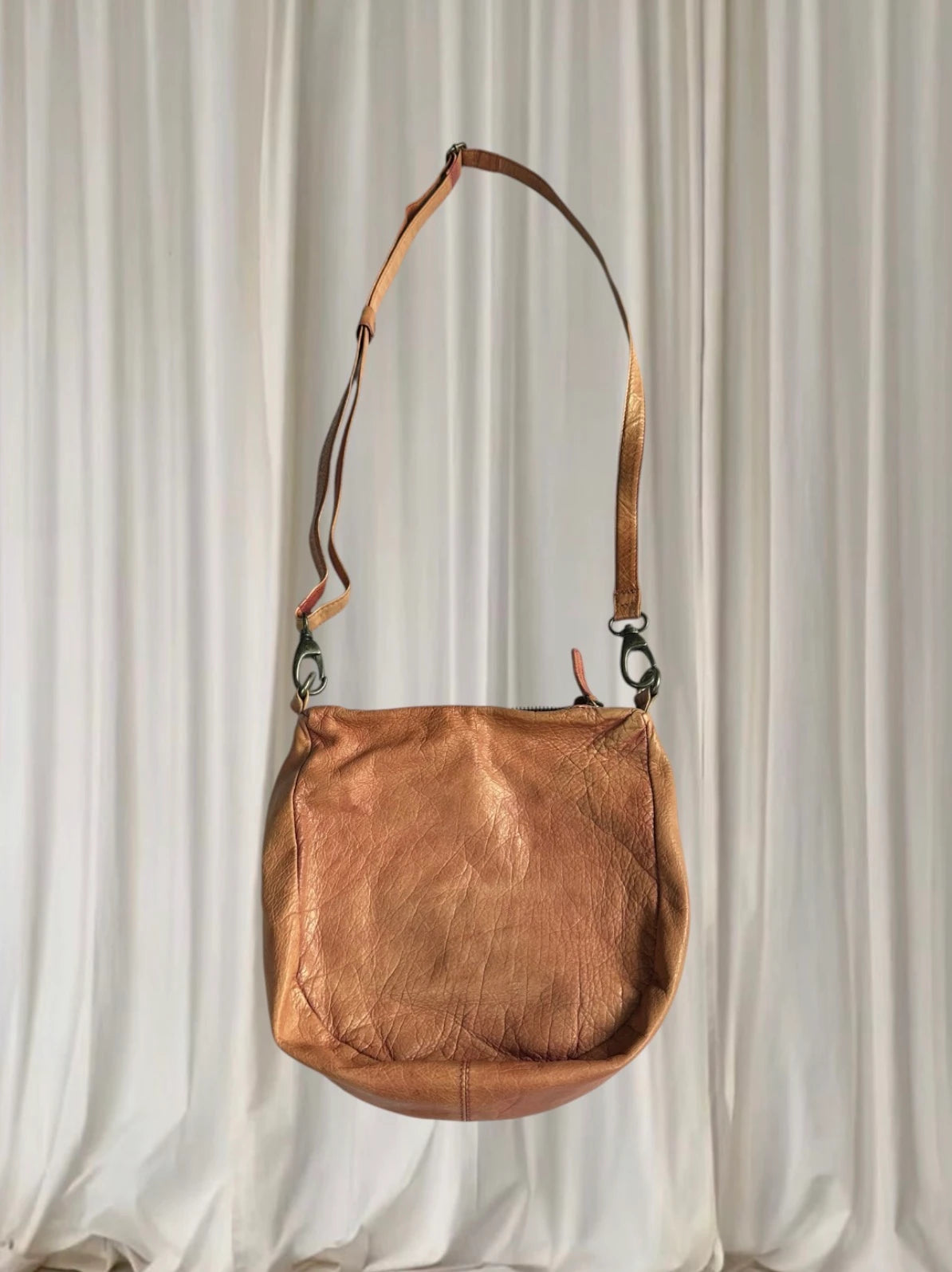 Dusky Robin Leather Crossbody Bag - Mintage Mauve Elegant Finish - Image 4