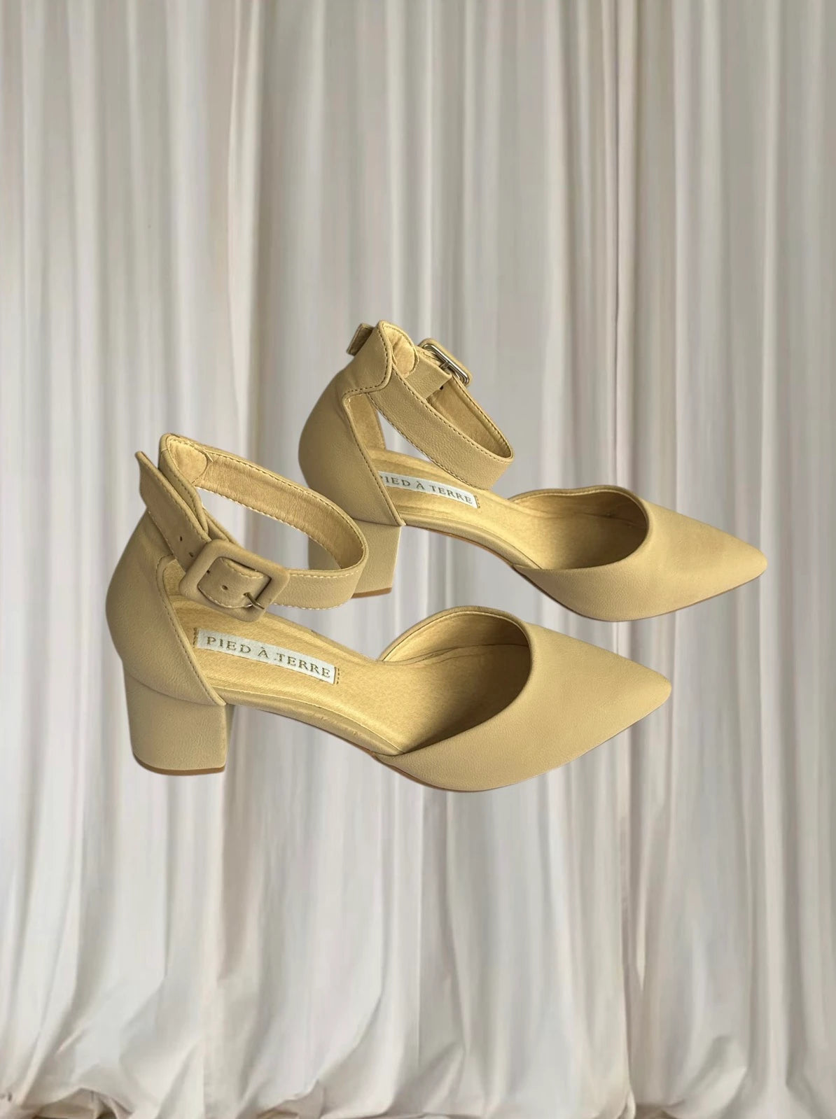 Pied à Terre Block Heel Pumps - Elegant Beige Pointed Toe Ankle Strap 7AU - Image 1