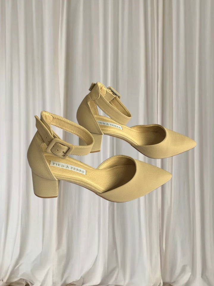 Pied à Terre Block Heel Pumps - Elegant Beige Pointed Toe Ankle Strap 7AU - Image 1