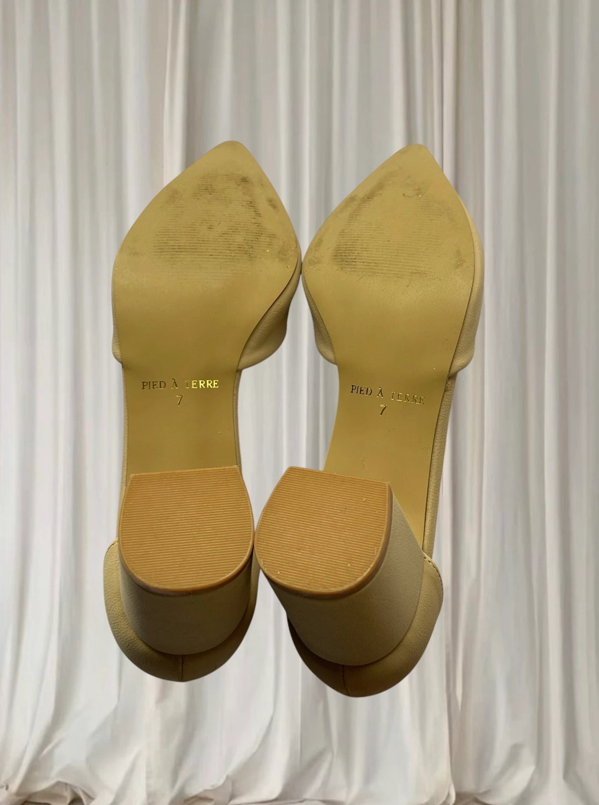 Pied à Terre Block Heel Pumps - Elegant Beige Pointed Toe Ankle Strap 7AU - Image 6