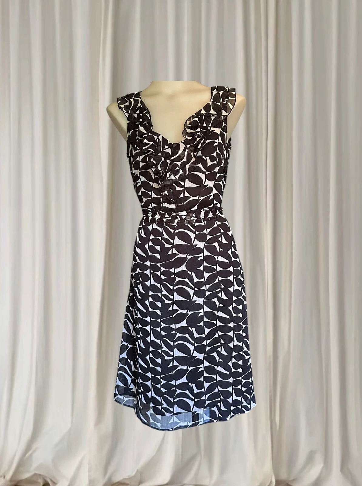 Conspiracy Vintage Sleeveless Dress - Elegant Black and White Leaf Print with Ruffles - Image 2