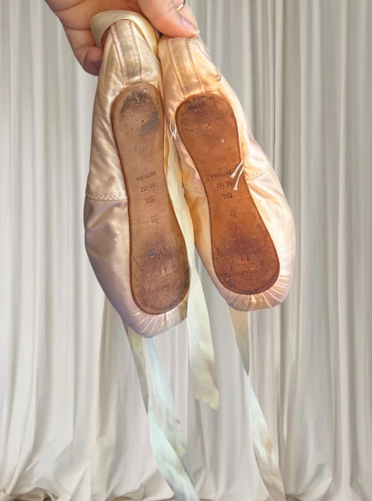 Bloch Ballet Pointe Shoes - Classic Pink Satin With Ribbons 5 1/2 - Image 3