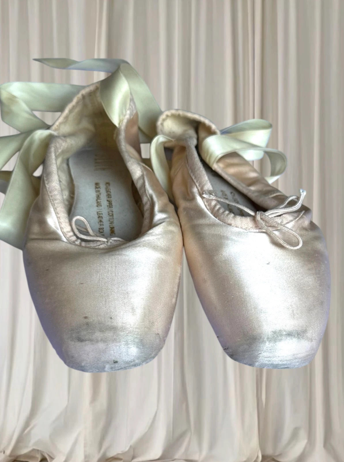 Bloch Ballet Pointe Shoes - Classic Pink Satin With Ribbons 5 1/2 - Image 4