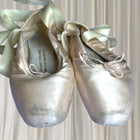 Bloch Ballet Pointe Shoes - Classic Pink Satin With Ribbons 5 1/2 - Image 4