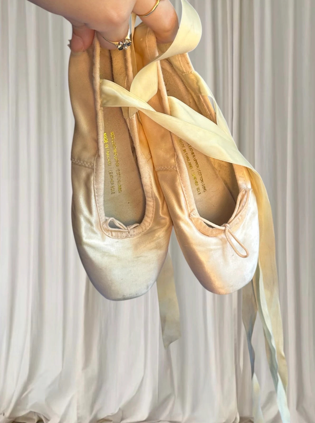 Bloch Ballet Pointe Shoes - Classic Pink Satin With Ribbons 5 1/2 - Image 2