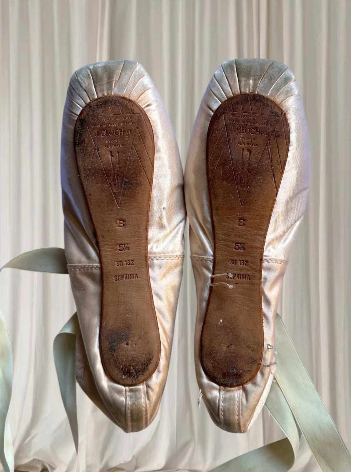 Bloch Ballet Pointe Shoes - Classic Pink Satin With Ribbons 5 1/2 - Image 5