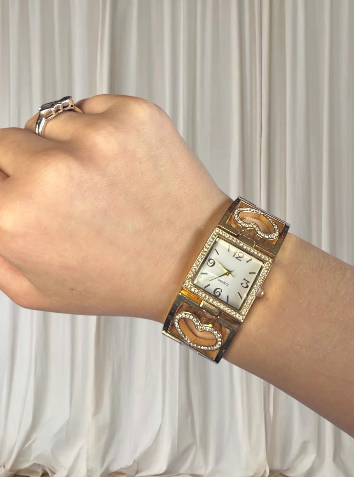 Timeless Elegance Quartz Watch - Vintage Gold Tone Heart Link With Rhinestones - Image 2