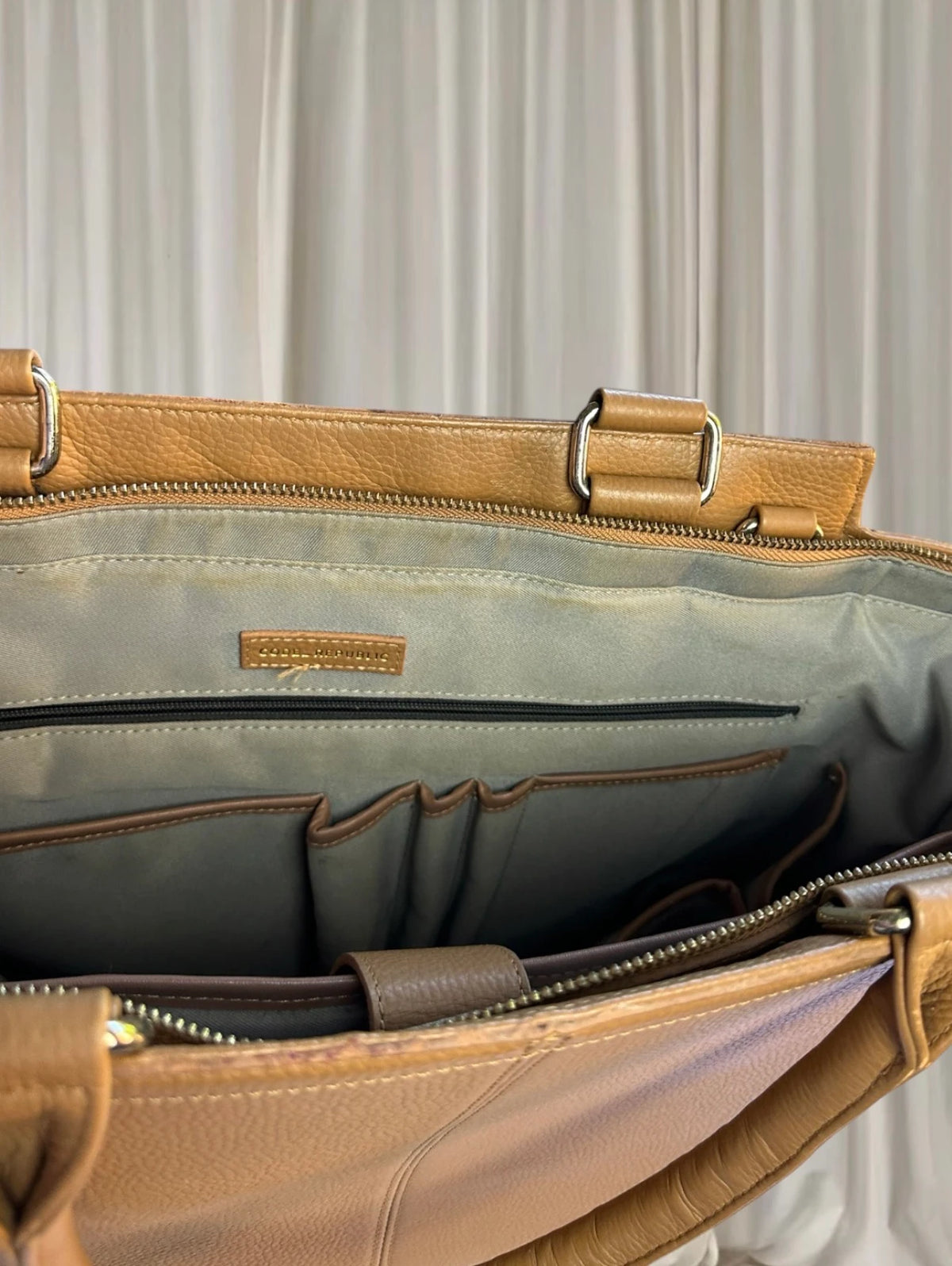 Code Republic Tan Danielle 14” Laptop Handbag | Italian Leather - Image 3