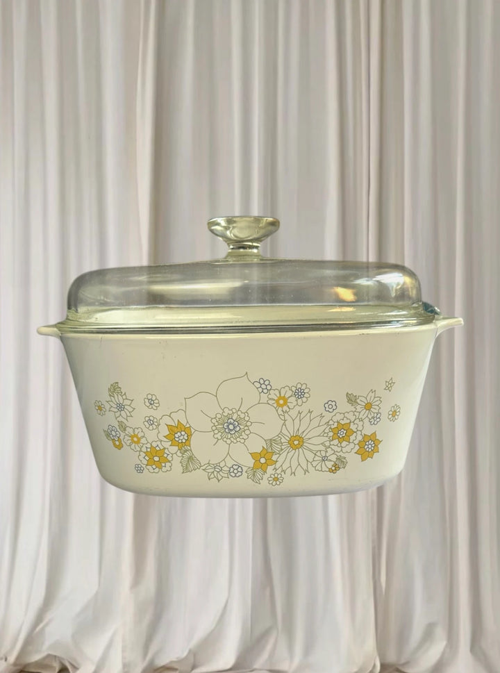 Vintage Floral Corning Ware Casserole Dish - Durable Oven-to-Table Cookware 3L - Image 1